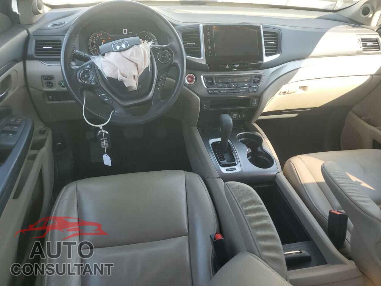 HONDA PILOT 2017 - 5FNYF5H76HB016703