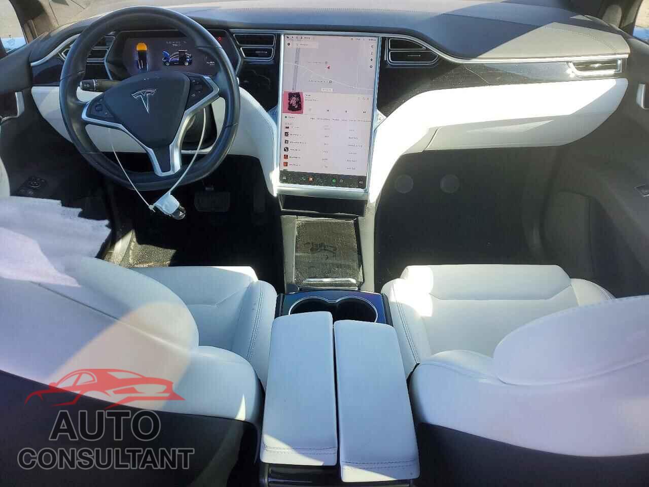 TESLA MODEL X 2017 - 5YJXCBE23HF076031