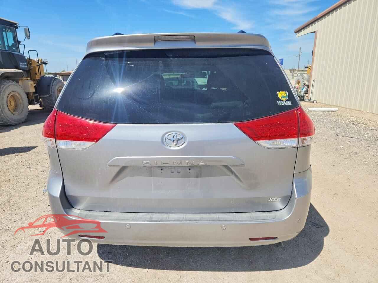 TOYOTA SIENNA 2013 - 5TDYK3DC8DS334816