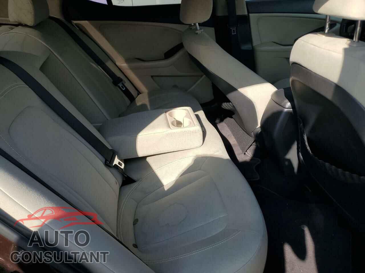 KIA OPTIMA 2011 - KNAGM4A72B5071144