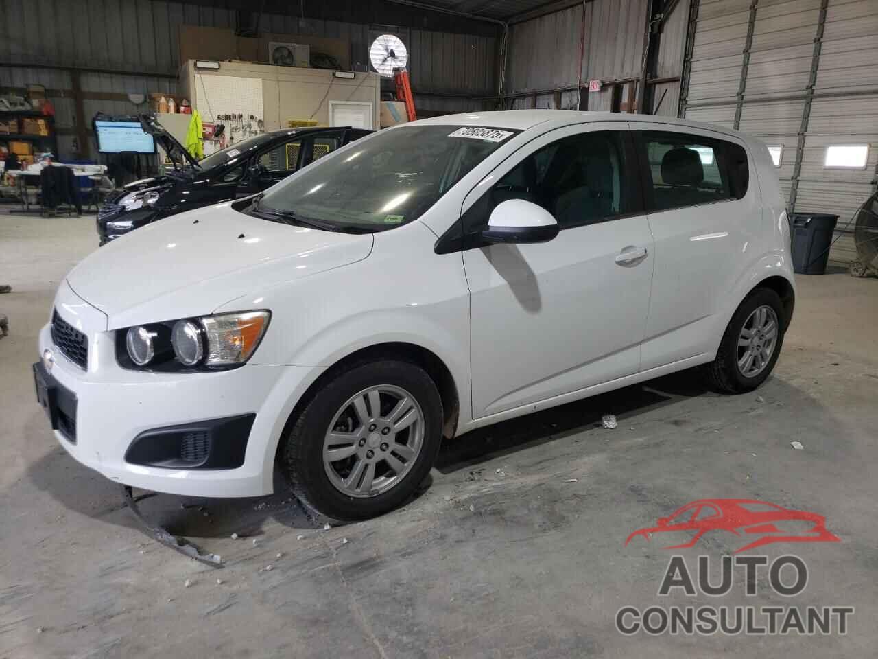 CHEVROLET SONIC 2015 - 1G1JC6SH2F4180917