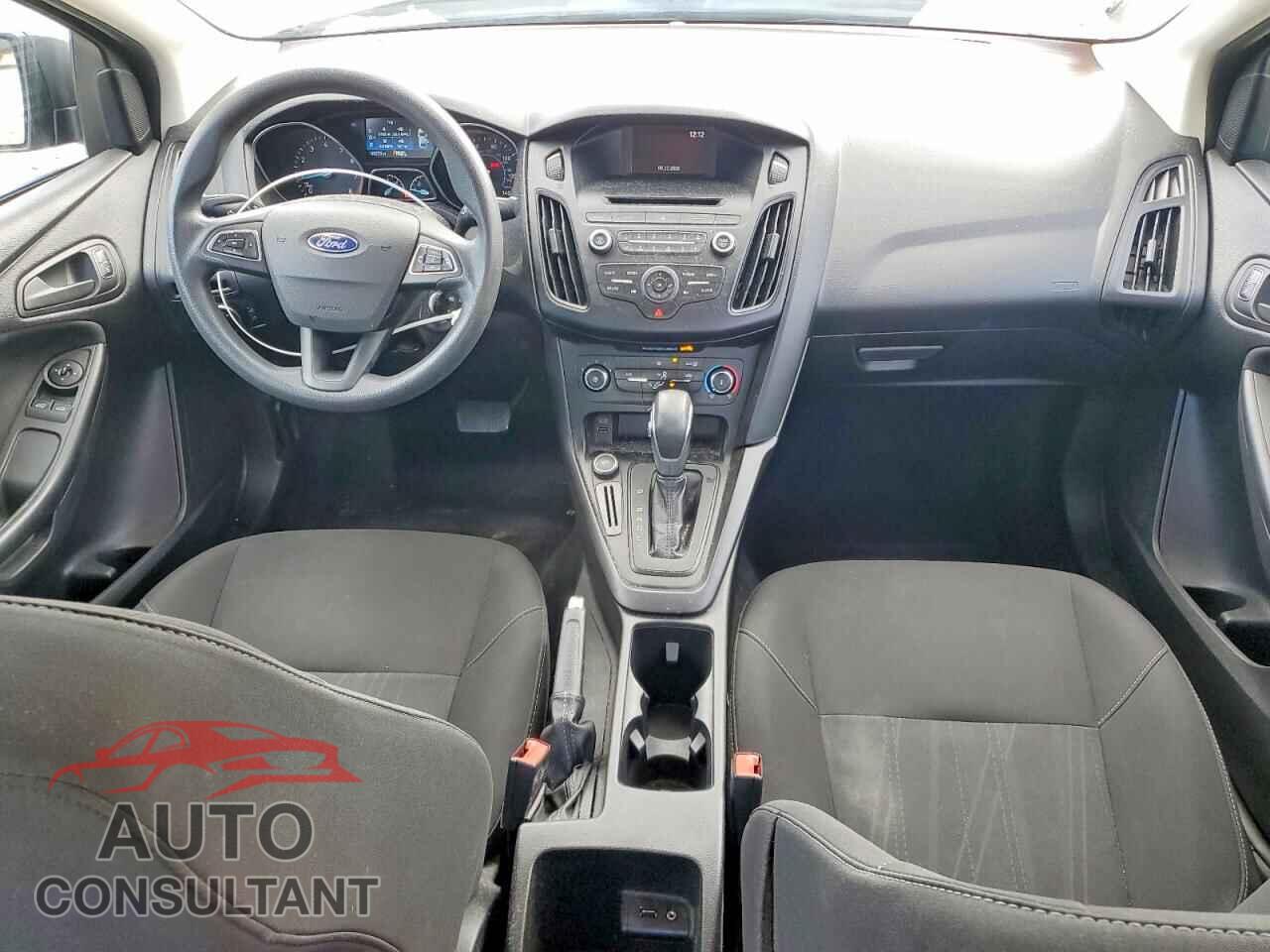FORD FOCUS 2017 - 1FADP3E23HL316565