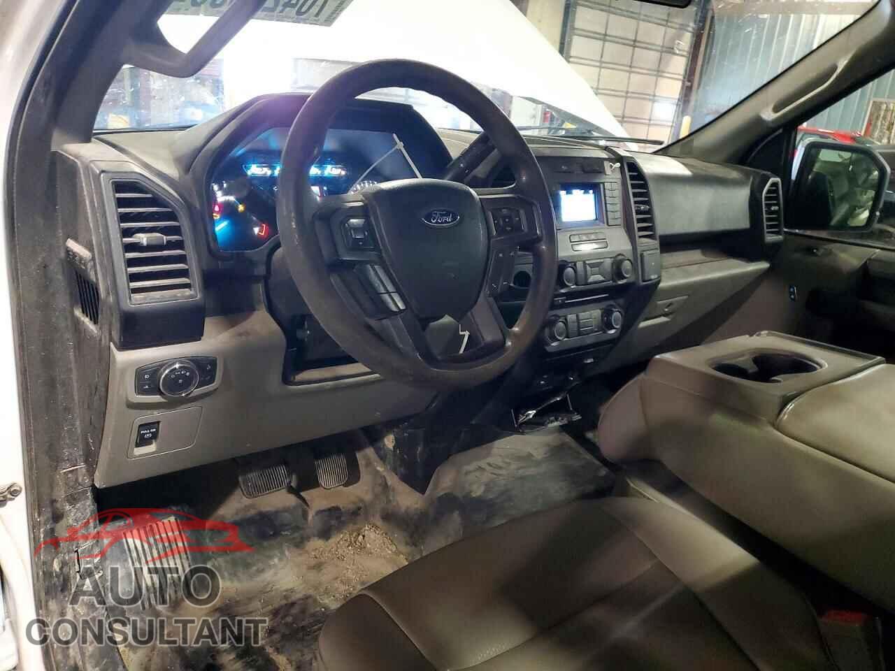 FORD F150 2018 - 1FTMF1C56JKF30847