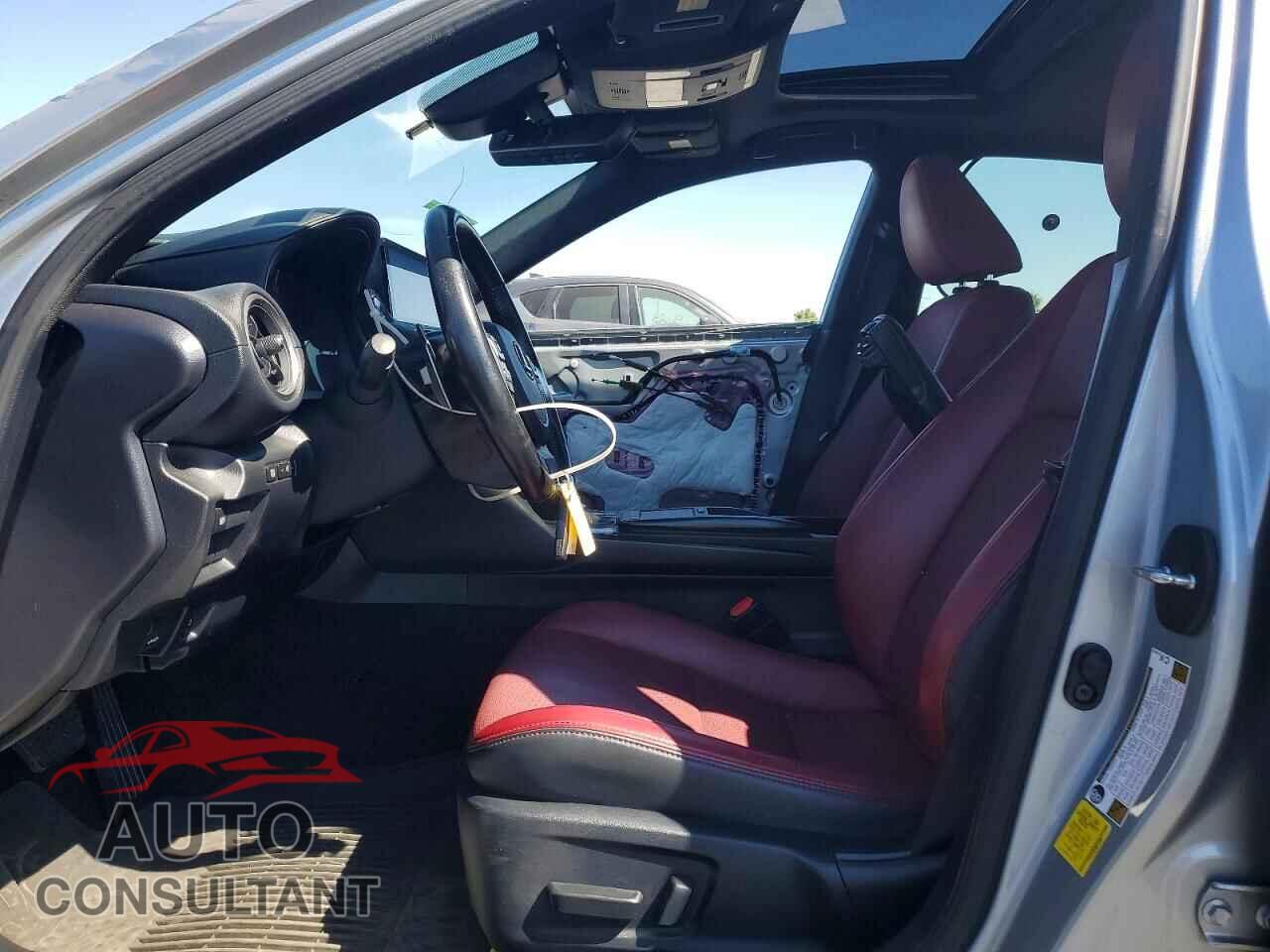 LEXUS IS 2021 - JTHCA1D22M5113600