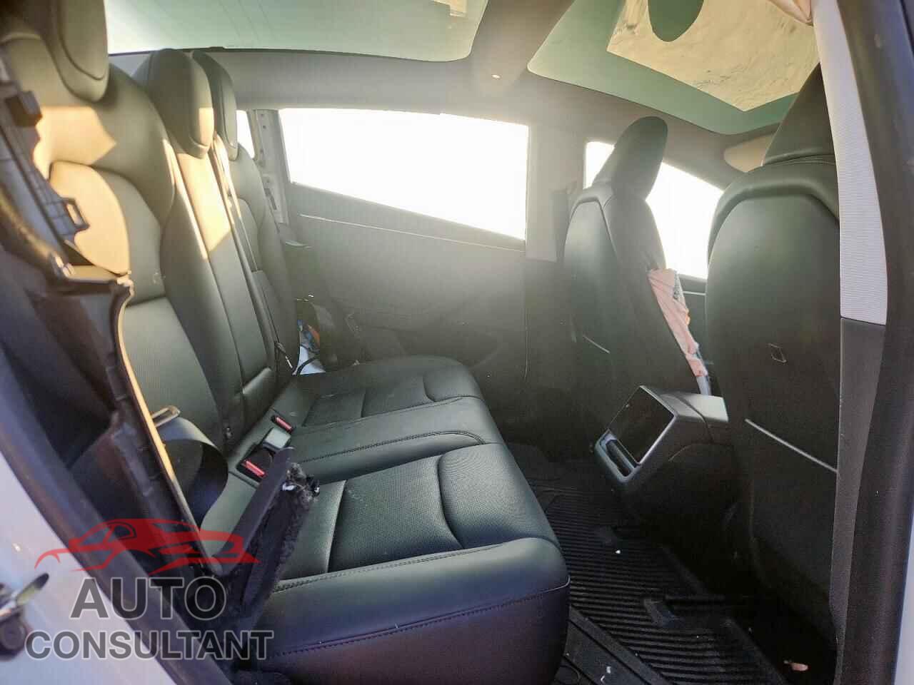 TESLA MODEL 3 2024 - 5YJ3E1EA3RF730280