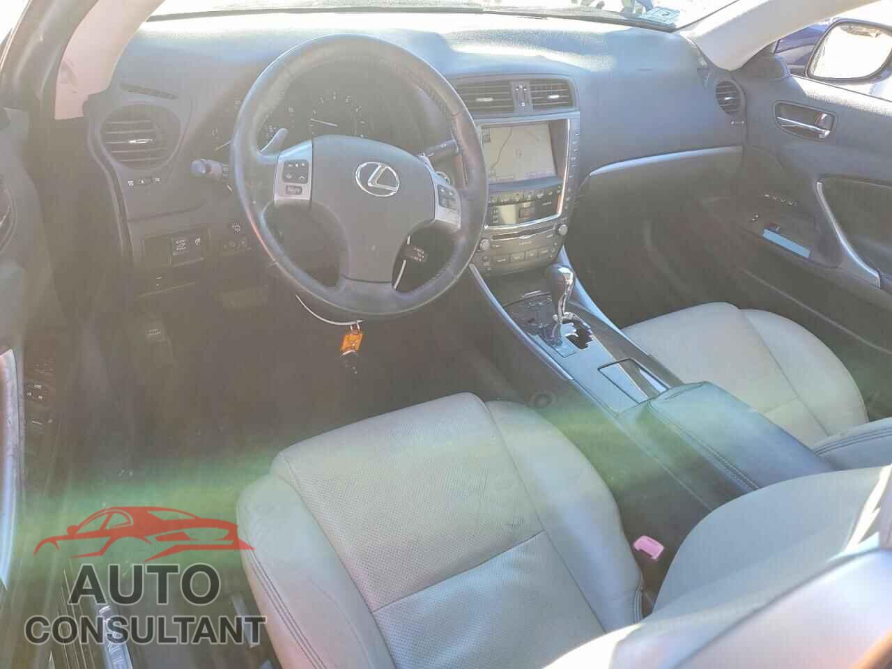 LEXUS IS 2011 - JTHFF2C26B2515530