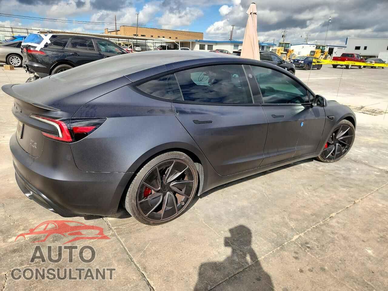 TESLA MODEL 3 2024 - 5YJ3E1ETXRF889945