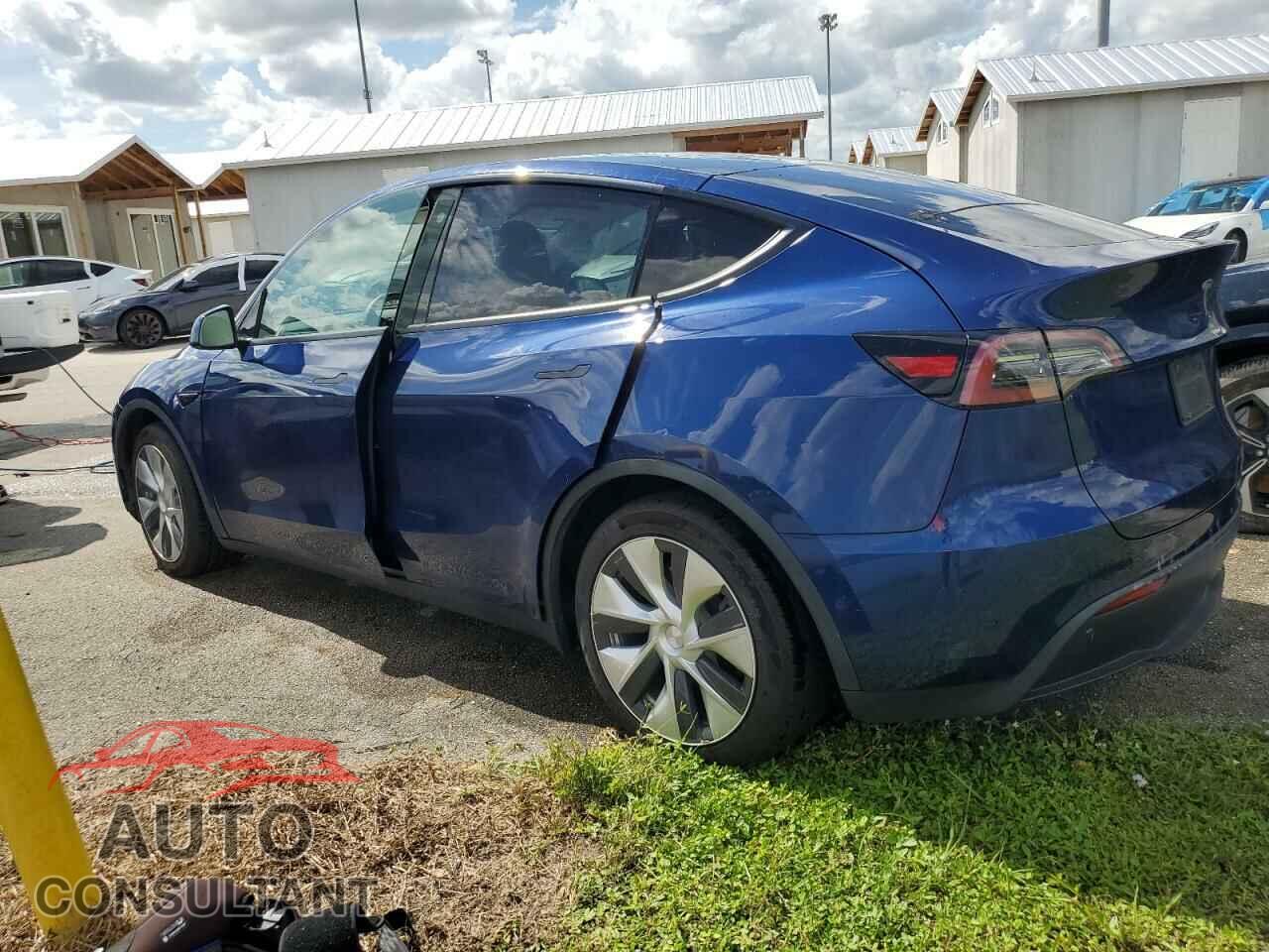 TESLA MODEL Y 2021 - 5YJYGAEE7MF195367