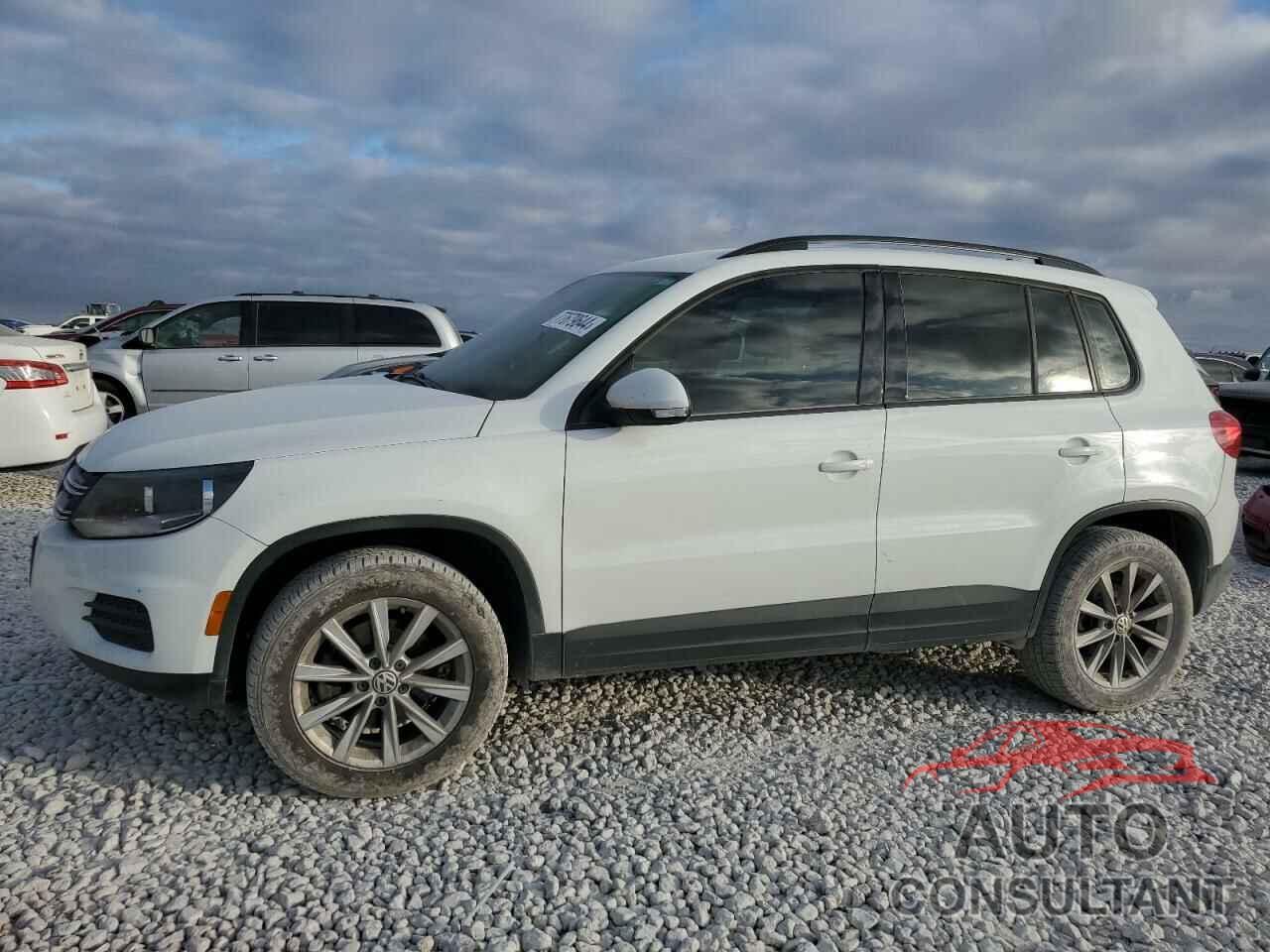 VOLKSWAGEN TIGUAN 2017 - WVGAV7AXXHK051382