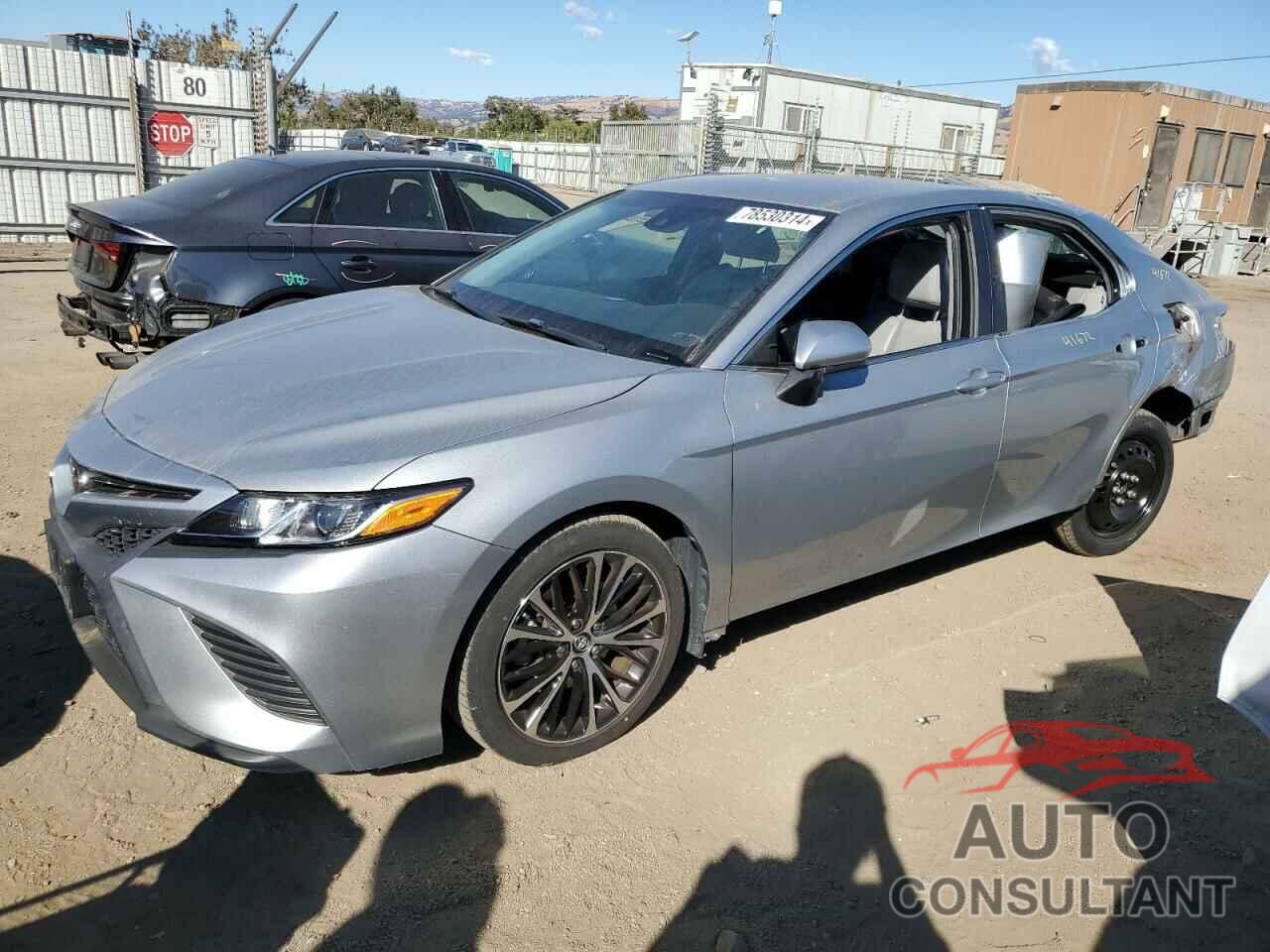 TOYOTA CAMRY 2018 - 4T1B11HK1JU109025