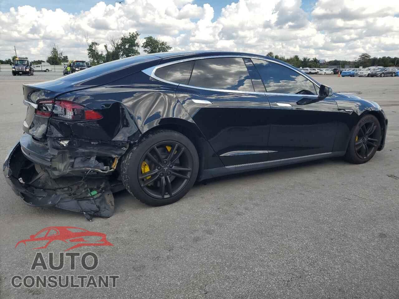 TESLA MODEL S 2015 - 5YJSA1E23FF115952