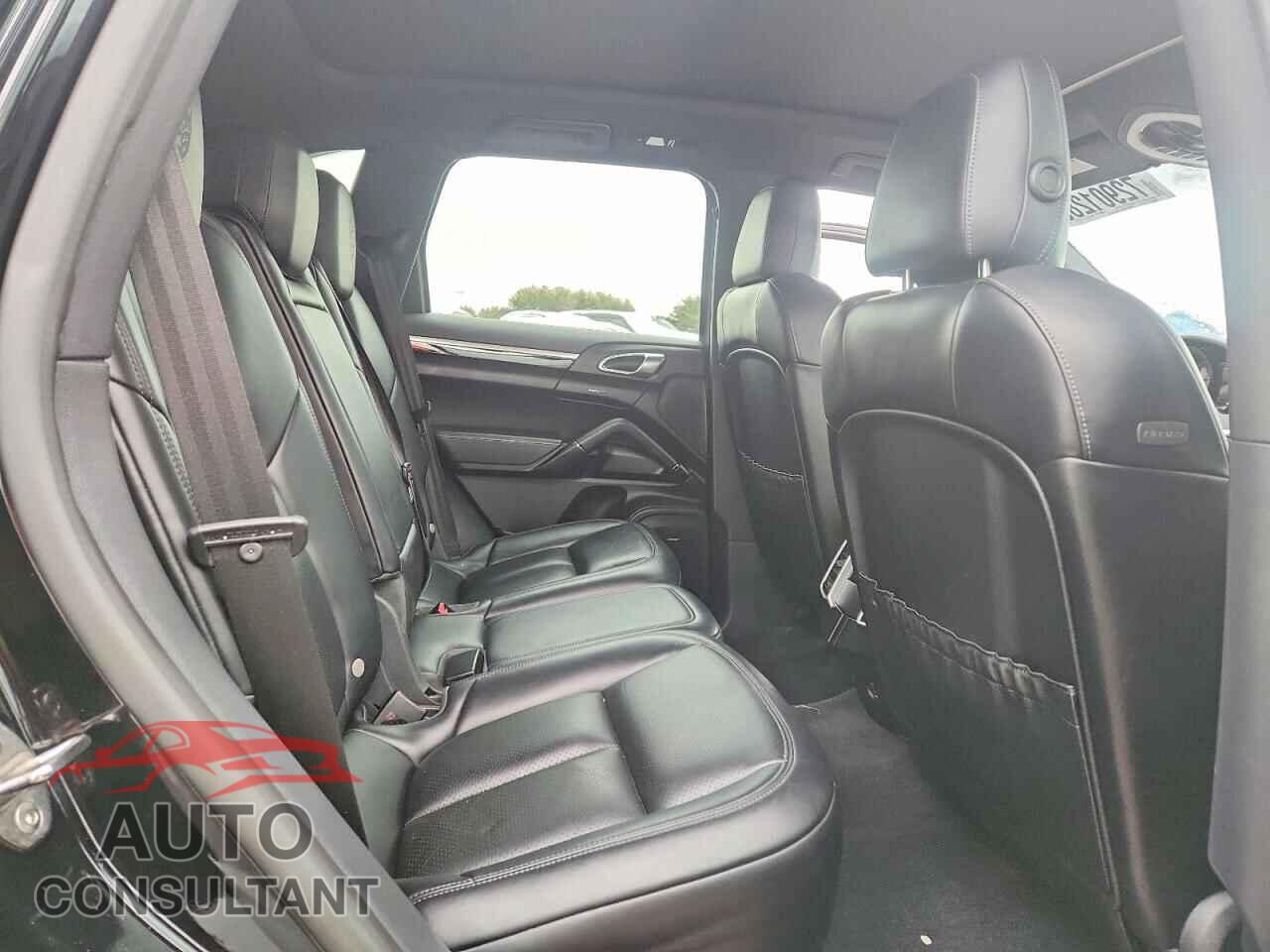 PORSCHE CAYENNE 2018 - WP1AA2A20JKA00971