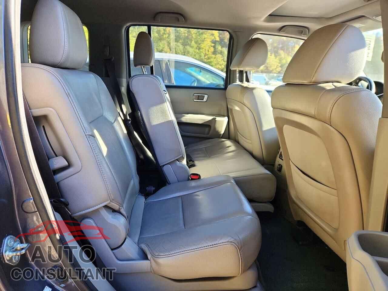 HONDA PILOT 2015 - 5FNYF4H55FB064571