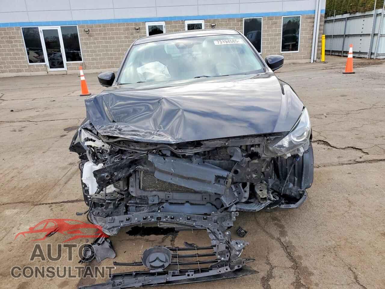 MAZDA 3 2018 - 3MZBN1V38JM274920
