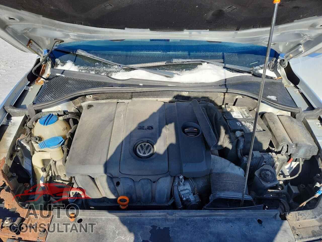VOLKSWAGEN PASSAT 2012 - 1VWAH7A39CC033531