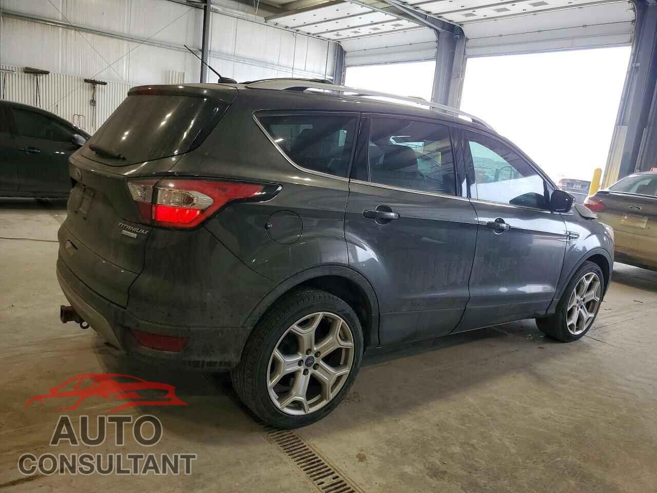 FORD ESCAPE 2017 - 1FMCU0J90HUE16094