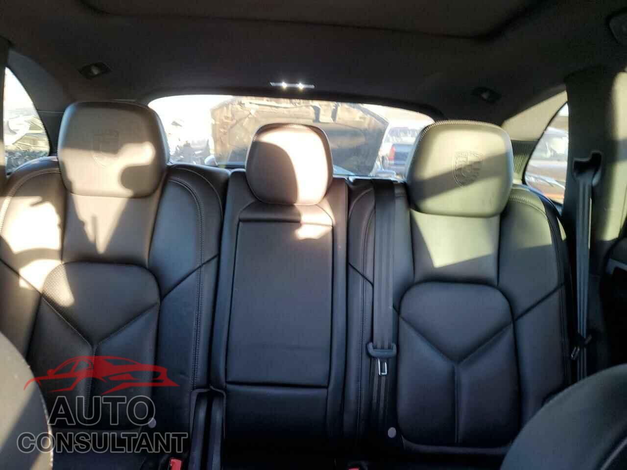 PORSCHE CAYENNE 2017 - WP1AE2A25HLA72032