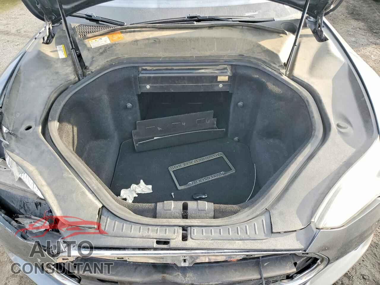 TESLA MODEL S 2013 - 5YJSA1DP8DFP27641