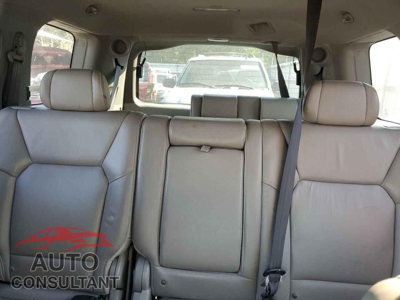 HONDA PILOT 2011 - 5FNYF4H92BB062483
