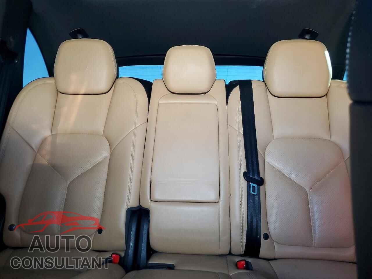 PORSCHE CAYENNE 2018 - WP1AA2A22JKA02088