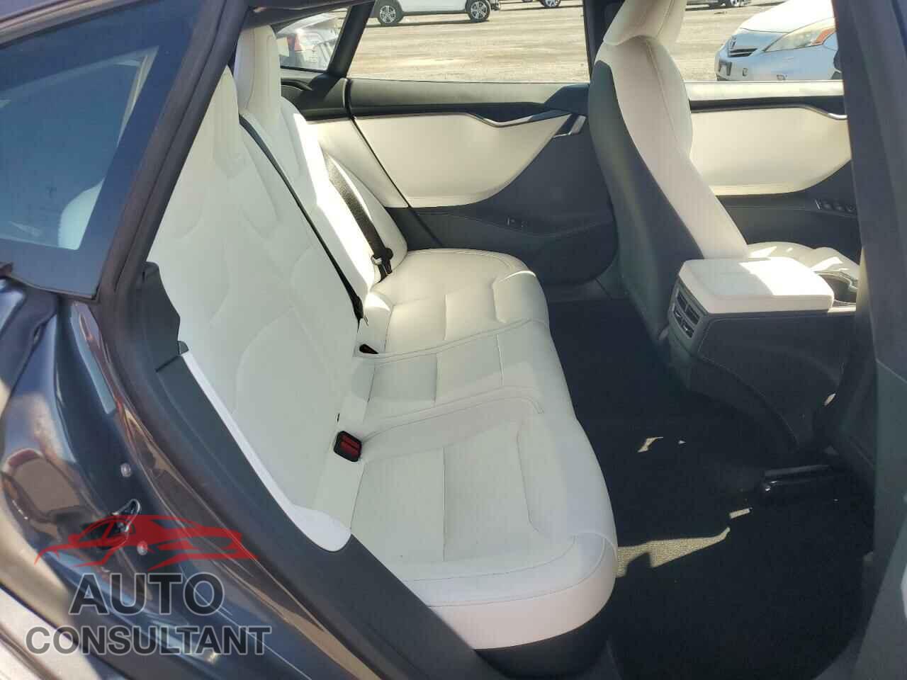 TESLA MODEL S 2021 - 5YJSA1E28MF425611