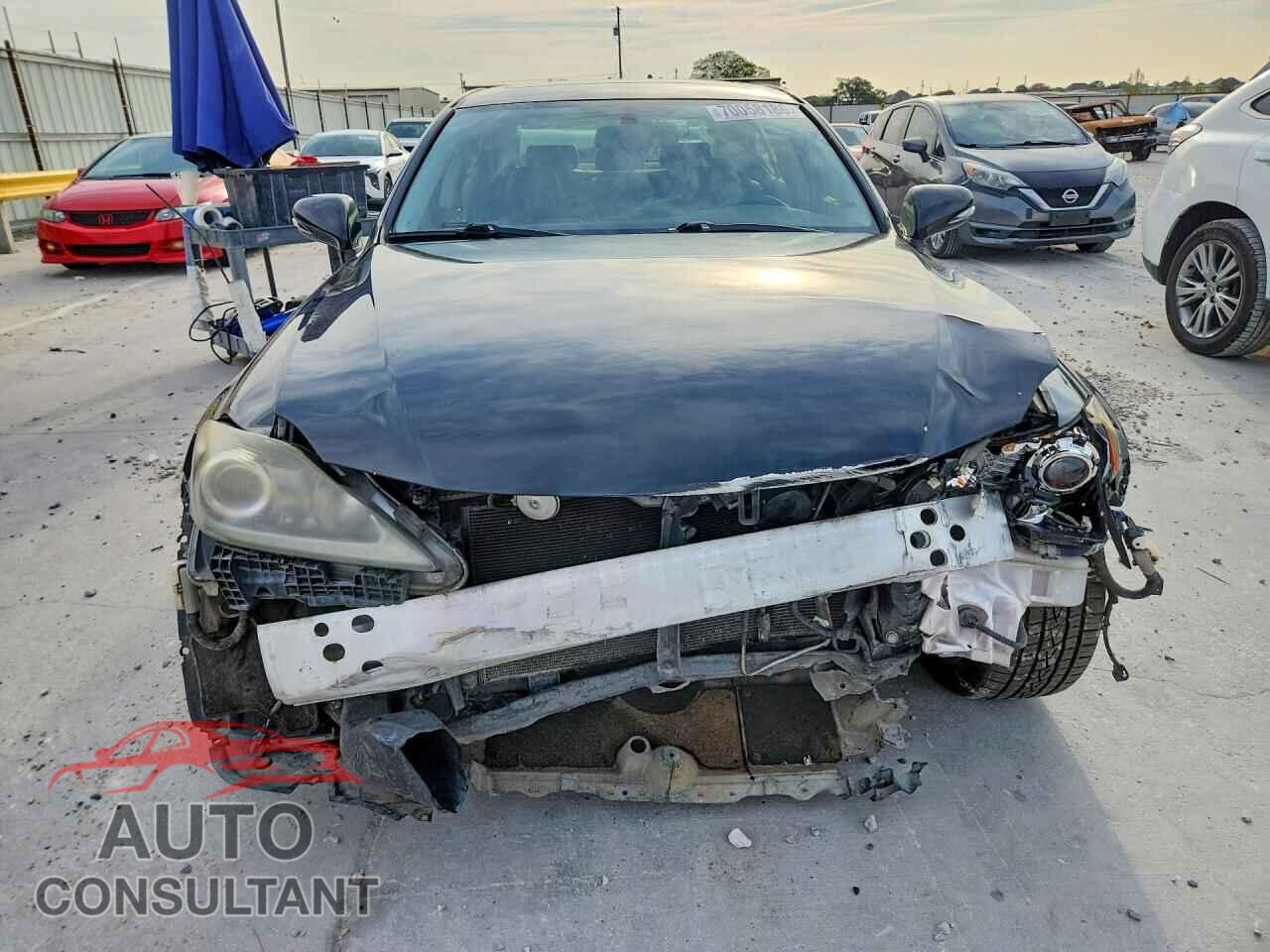 LEXUS IS 2012 - JTHCF5C22C5057019