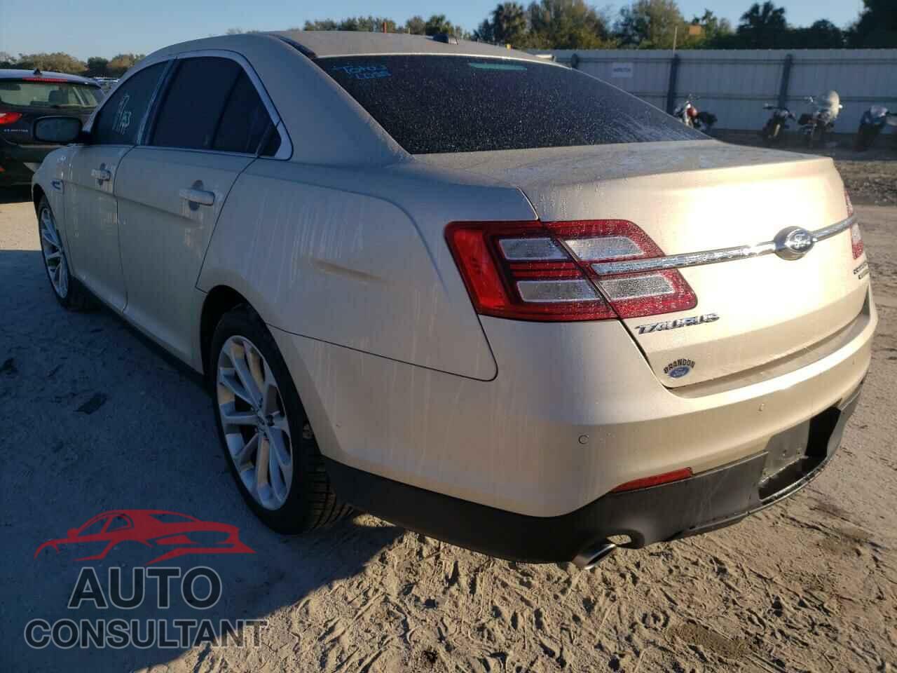 FORD TAURUS 2018 - 1FAHP2F85JG124853