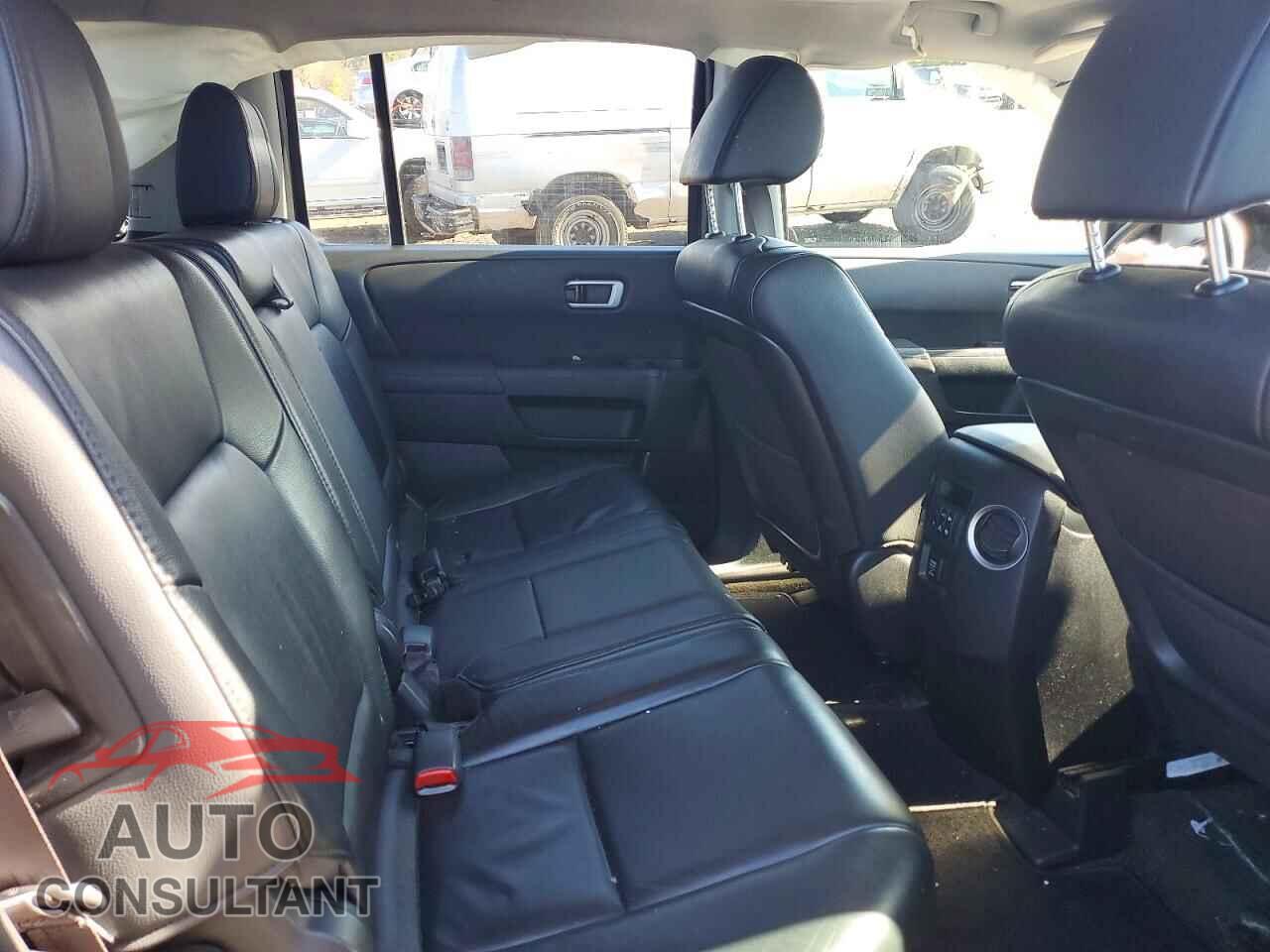 HONDA PILOT 2015 - 5FNYF4H59FB045439