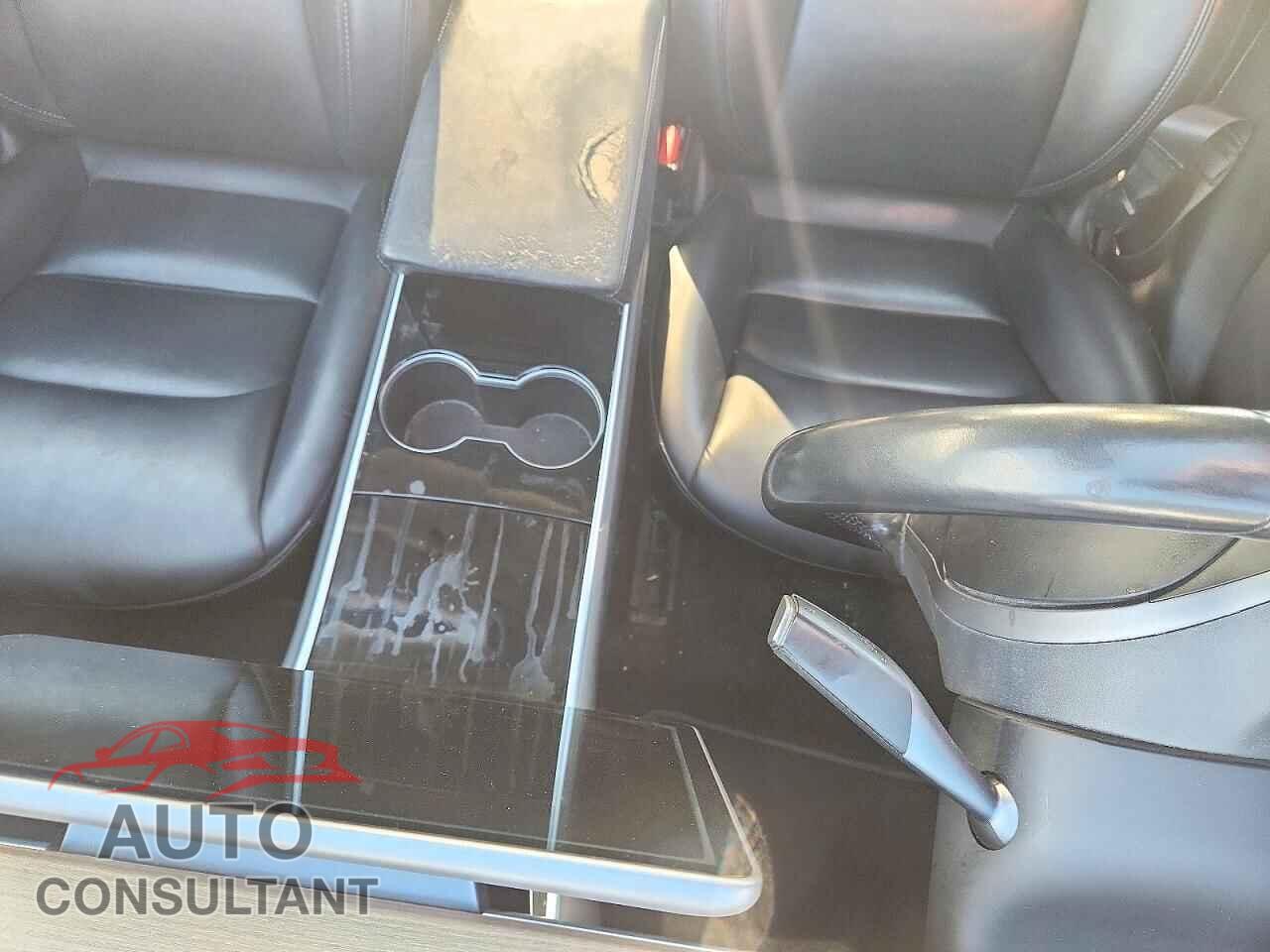 TESLA MODEL 3 2018 - 5YJ3E1EAXJF025707