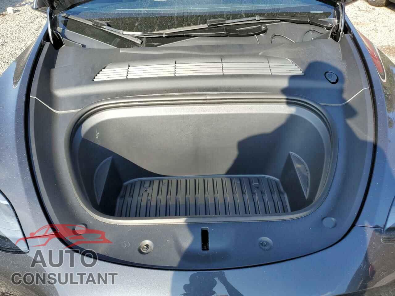 TESLA MODEL Y 2024 - 7SAYGDED1RF040543