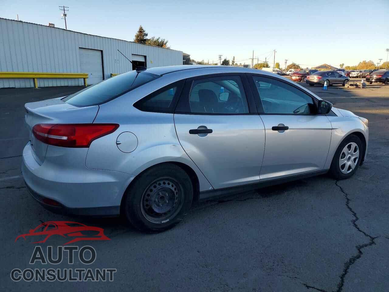 FORD FOCUS 2015 - 1FADP3E21FL301978