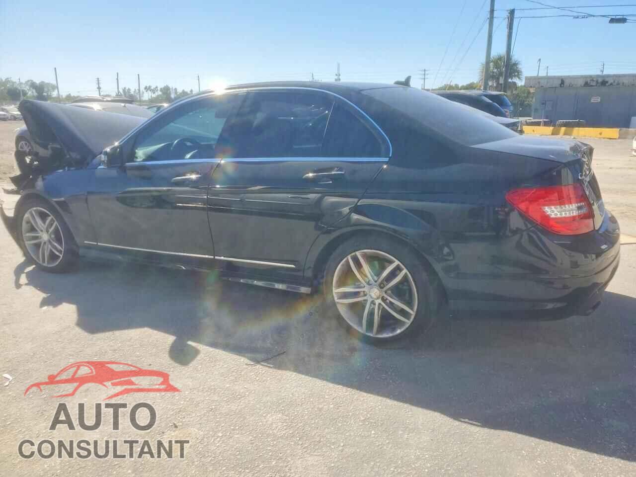 MERCEDES-BENZ C-CLASS 2013 - WDDGF4HB3DR240855