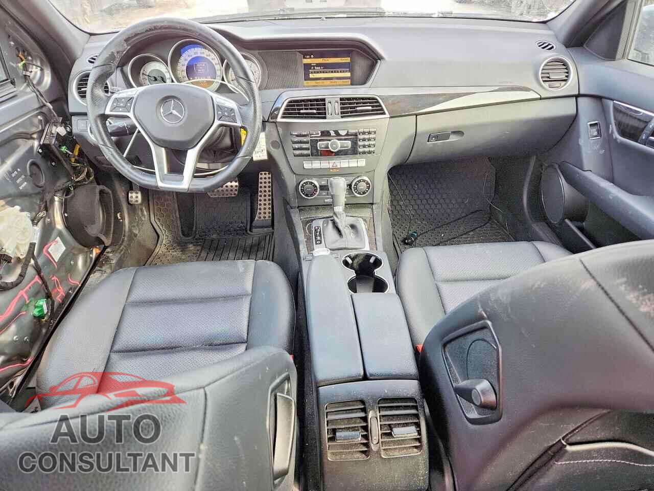 MERCEDES-BENZ C-CLASS 2012 - WDDGF8FB8CA688743