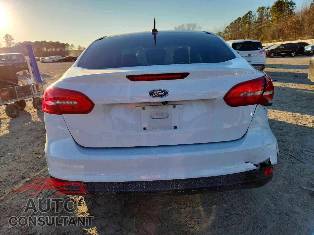 FORD FOCUS 2018 - 1FADP3E25JL299919