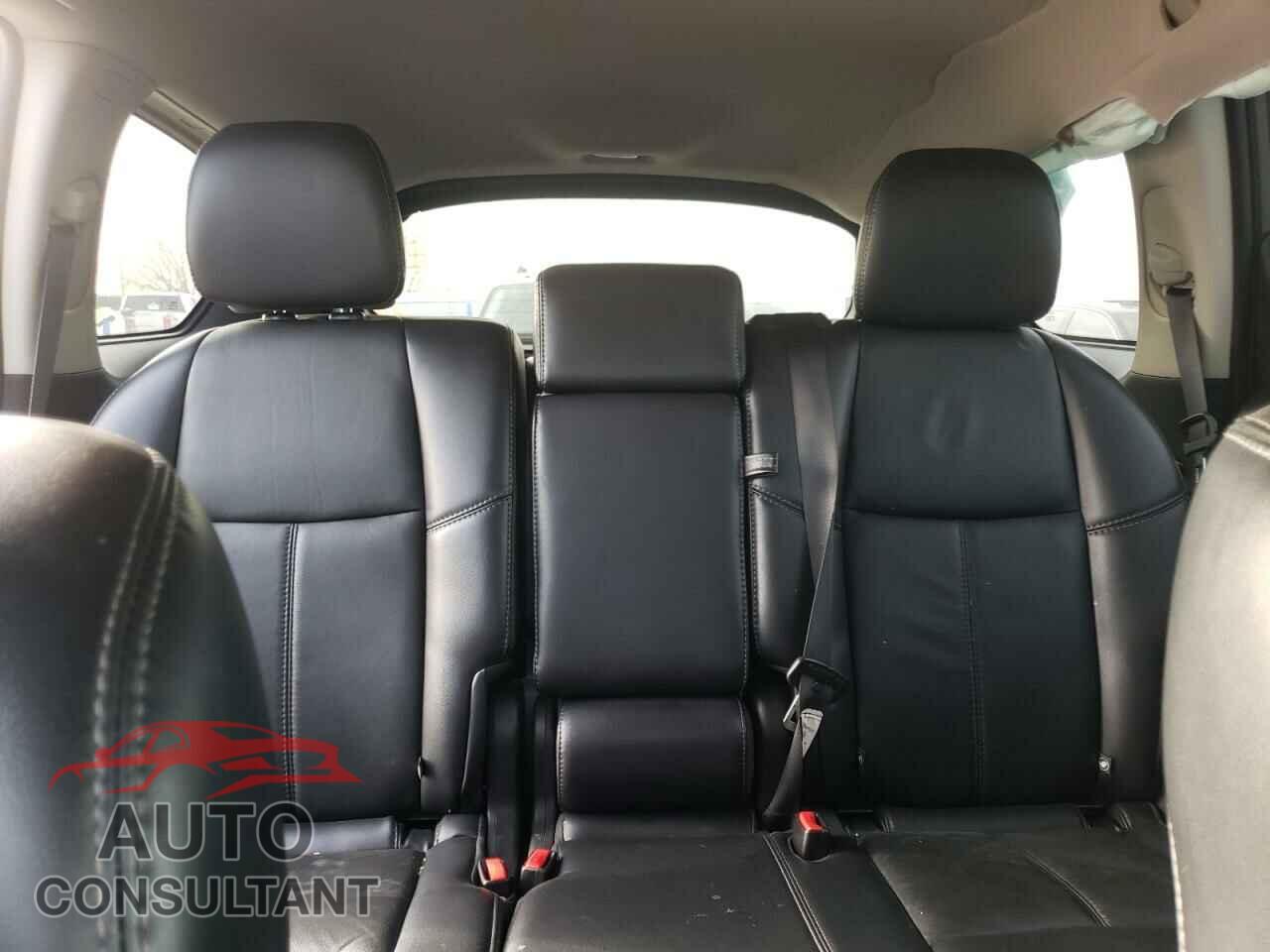 NISSAN PATHFINDER 2019 - 5N1DR2MM9KC592320