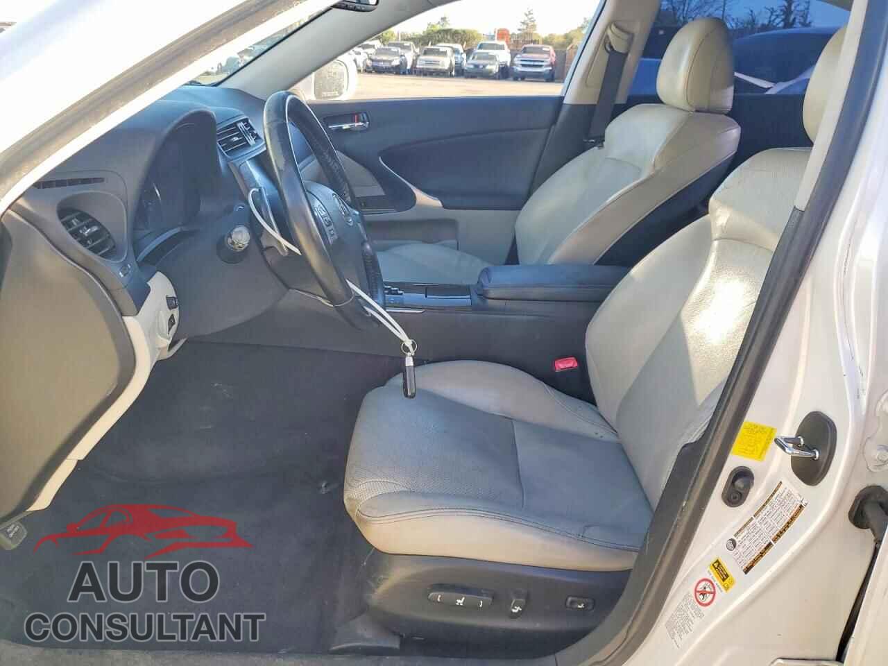 LEXUS IS 2011 - JTHBF5C29B5150050