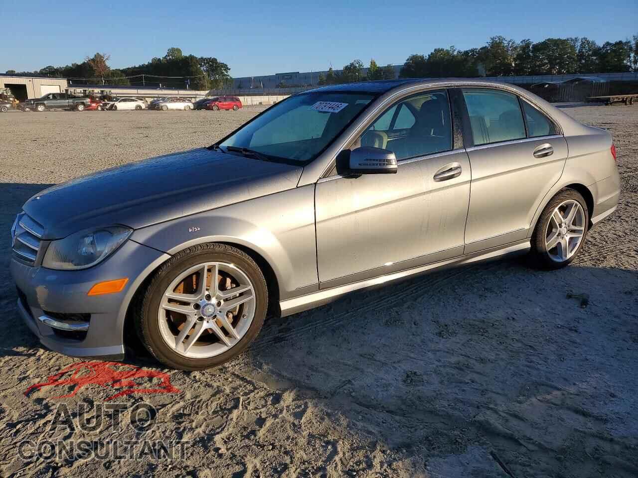 MERCEDES-BENZ C-CLASS 2013 - WDDGF5HB6DR272964