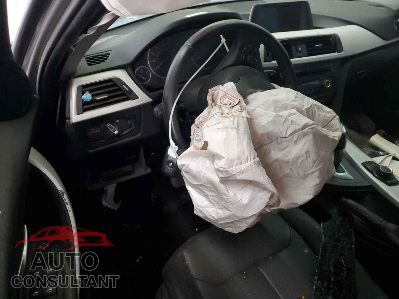 BMW 3 SERIES 2013 - WBA3C1C55DF444833