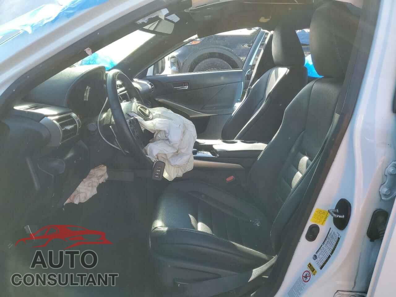 LEXUS IS 2014 - JTHBE1D20E5010029