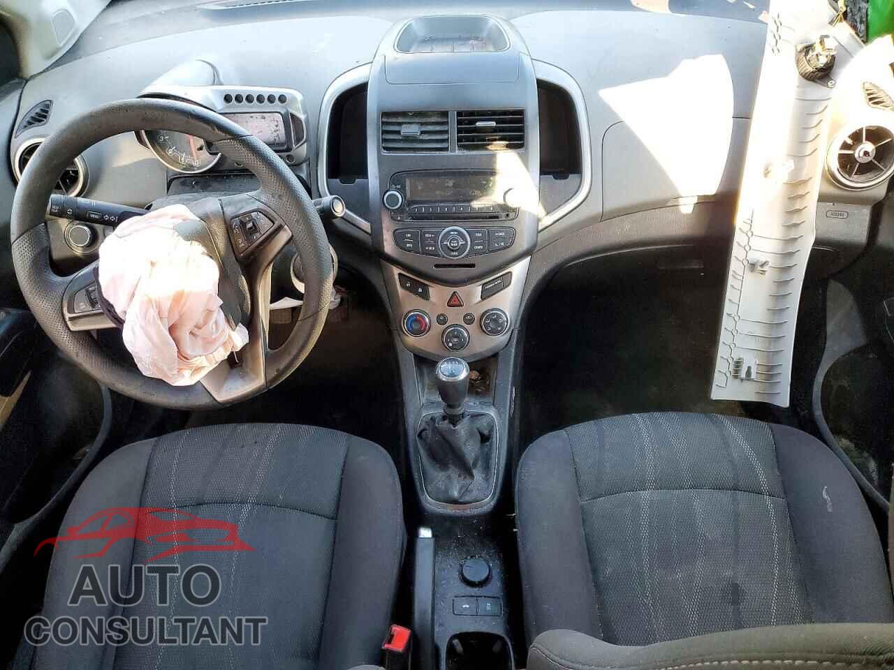 CHEVROLET SONIC 2015 - 1G1JD5SH7F4158564