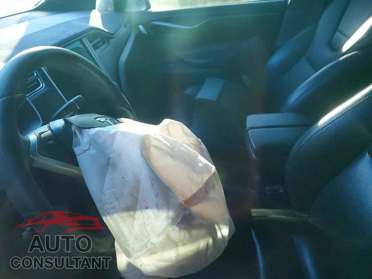 TESLA MODEL X 2016 - 5YJXCAE46GF000264