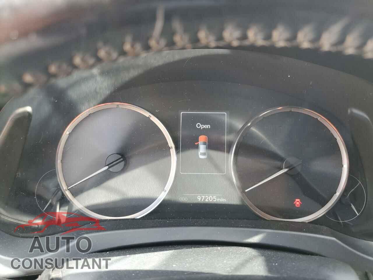 LEXUS IS 2017 - JTHBA1D20H5057271