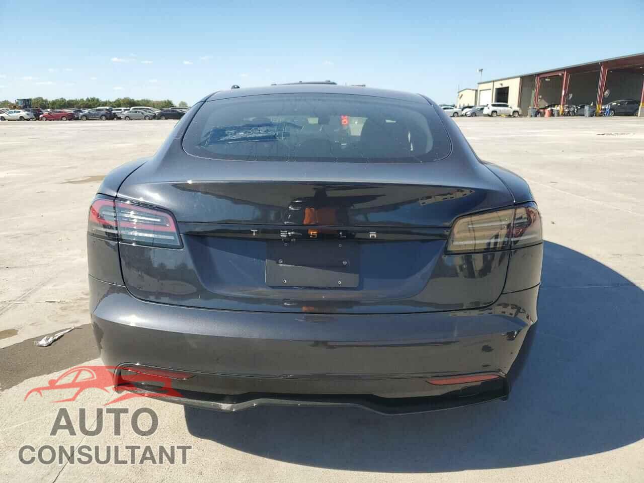 TESLA MODEL S 2024 - 5YJSA1E5XRF542575
