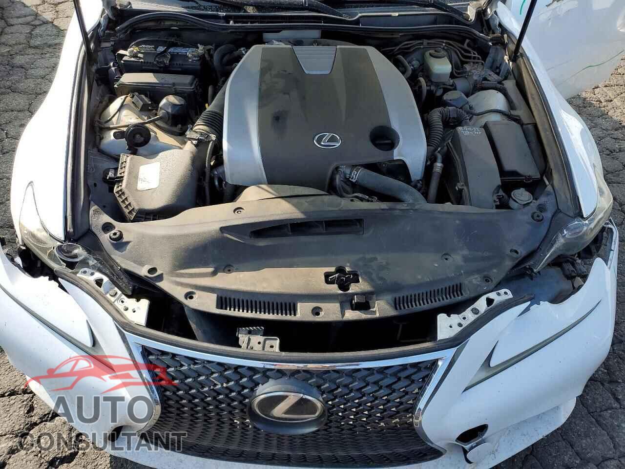 LEXUS IS 2014 - JTHBE1D29E5014323