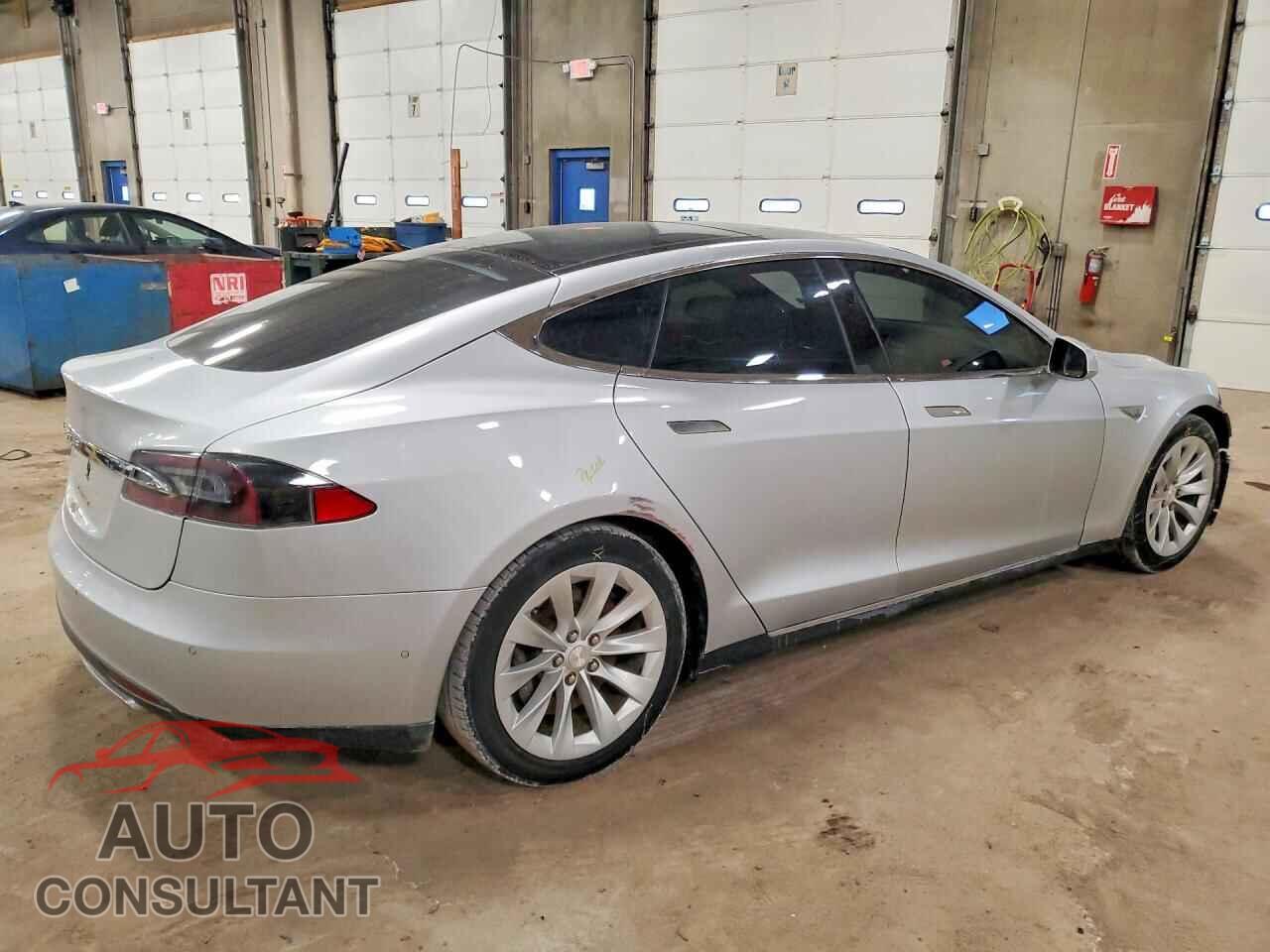 TESLA MODEL S 2015 - 5YJSA1E27FF115128