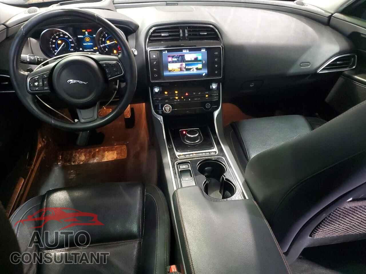 JAGUAR XE 2017 - SAJAE4BG8HA969740