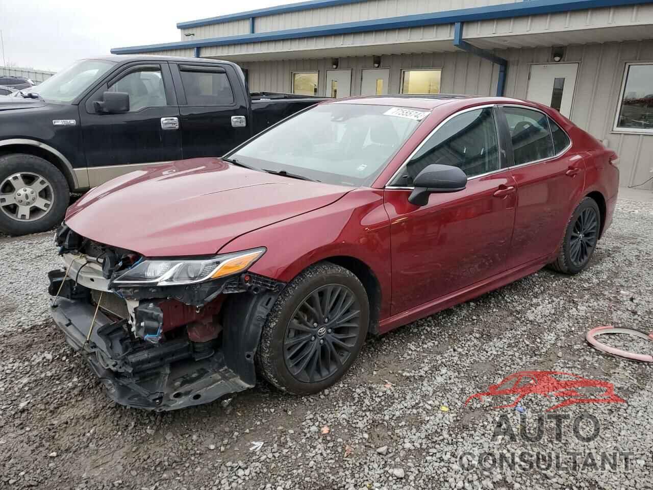 TOYOTA CAMRY 2018 - 4T1B11HK4JU558571