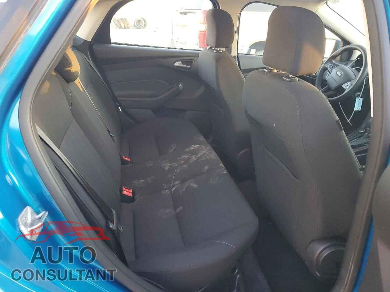 FORD FOCUS 2017 - 1FADP3F24HL203111