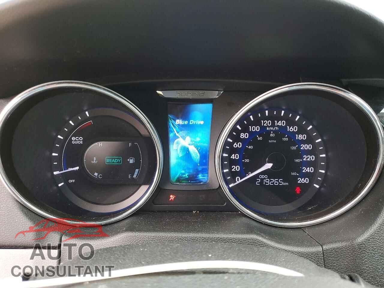 HYUNDAI SONATA 2013 - KMHEC4A47DA097845