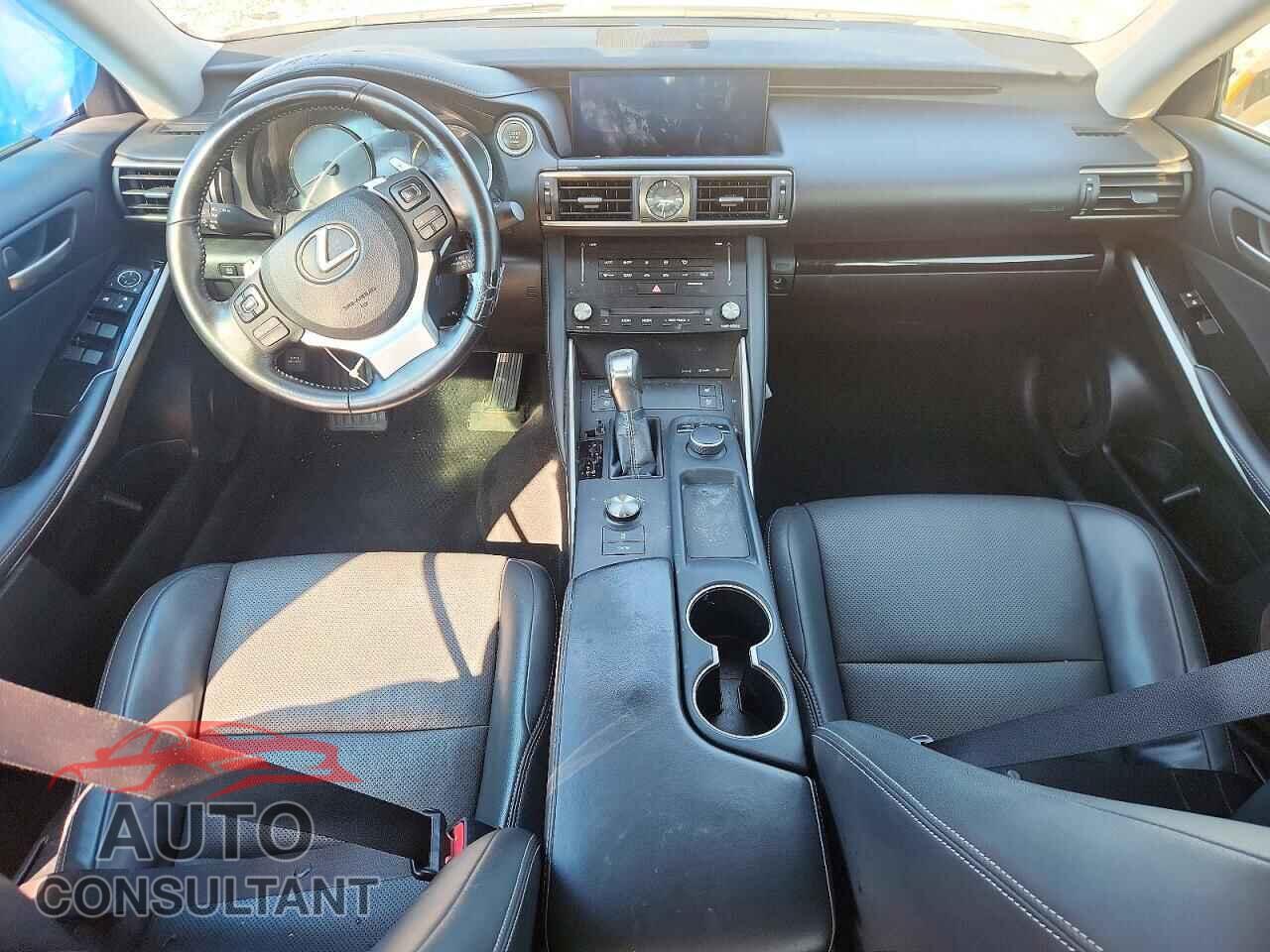 LEXUS IS 2018 - JTHC81D20J5026009